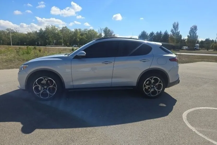 2022 Alfa Romeo Stelvio Ti photo 1