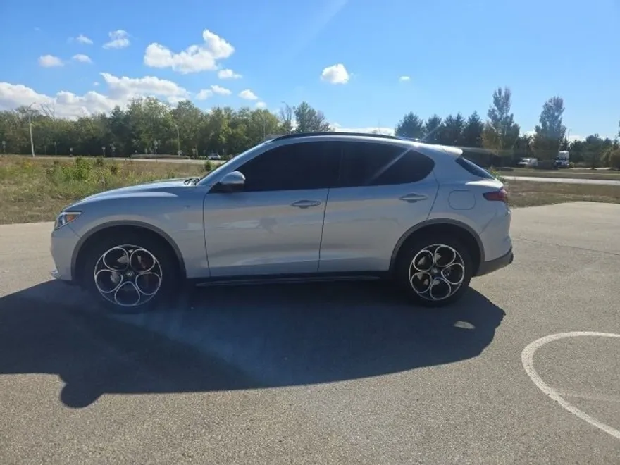 2022 Alfa Romeo Stelvio Ti photo 1