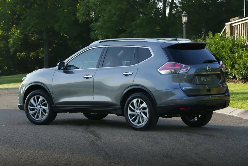 2016 Nissan Rogue SV photo 1