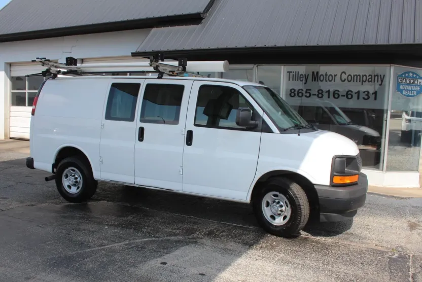 2017 Chevrolet Express 2500 Cargo Van photo 1