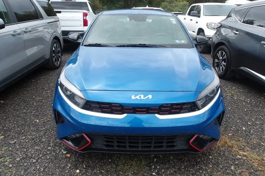 2023 Kia Forte GT-Line photo 1