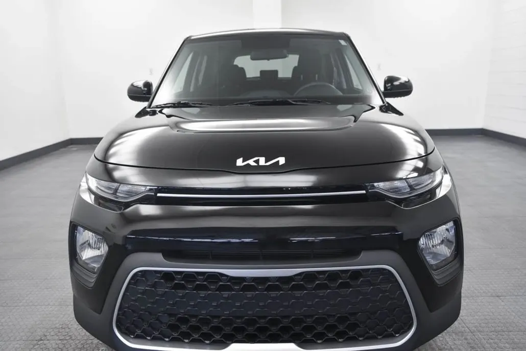 2022 Kia Soul LX photo 1