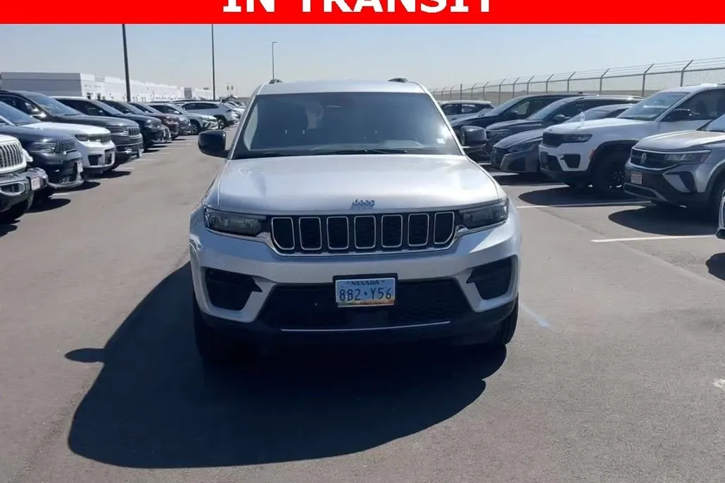 2023 Jeep Grand Cherokee Laredo photo 1