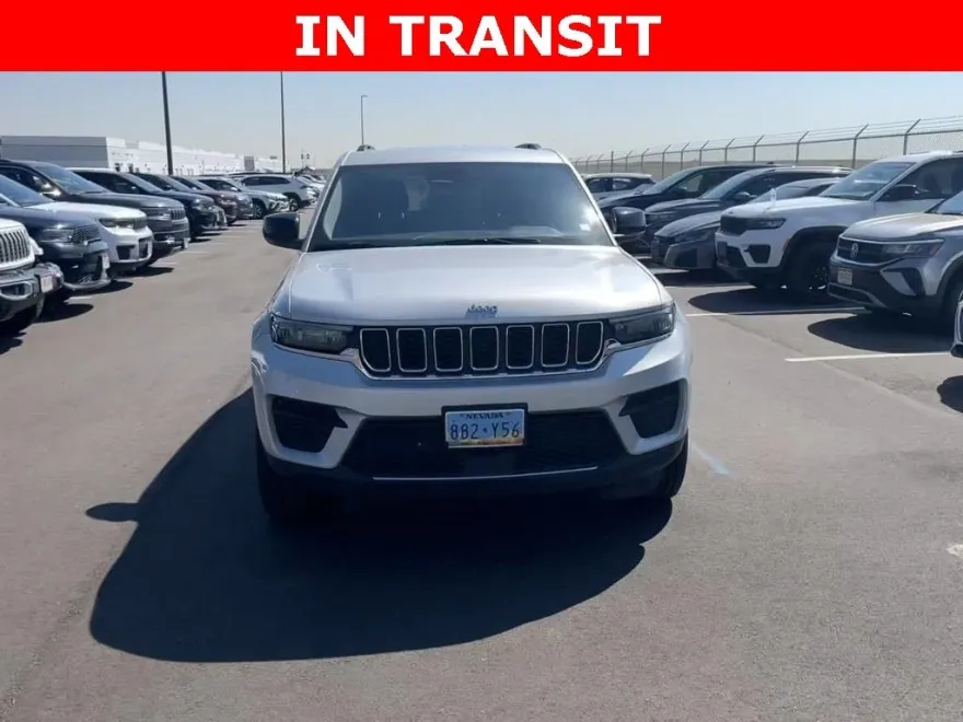 2023 Jeep Grand Cherokee Laredo photo 1