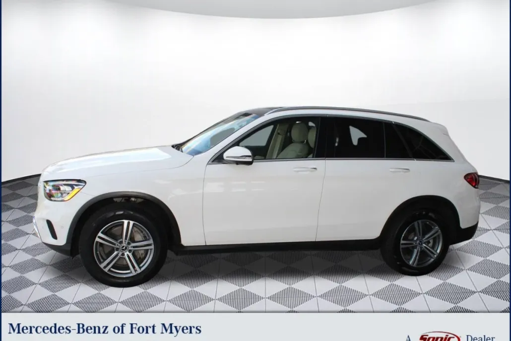 2022 Mercedes Benz GLC 300 photo 1