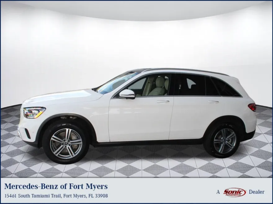 2022 Mercedes Benz GLC 300 photo 1