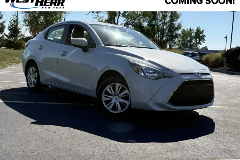 2019 Toyota Yaris L photo 1