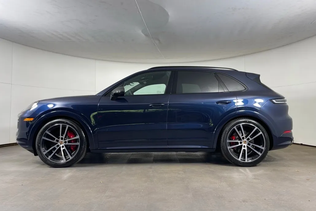 2025 Porsche Cayenne GTS photo 1