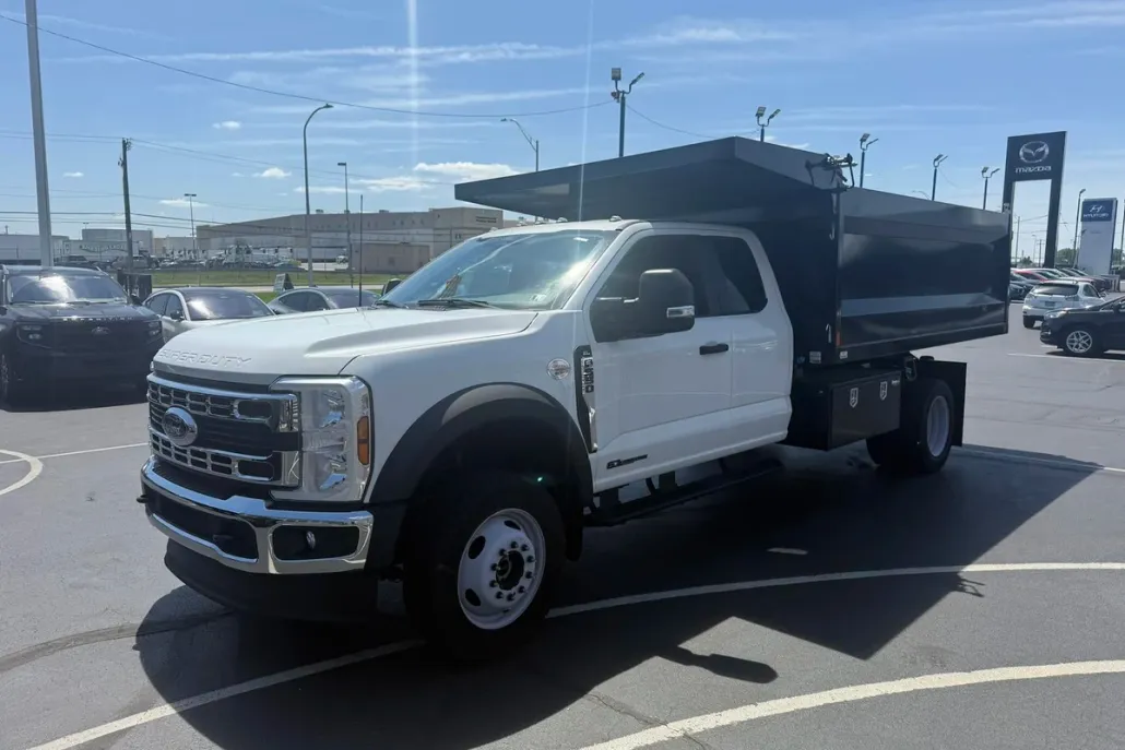 2024 Ford F-550 photo 1