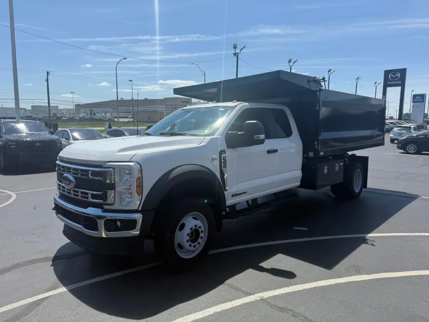 2024 Ford F-550 photo 1