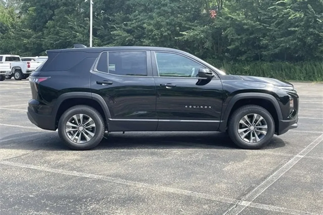 2026 Chevrolet Equinox LT photo 1