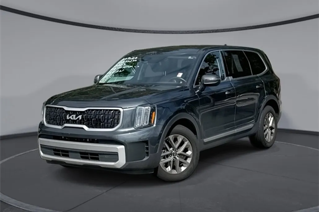 2023 Kia Telluride LX photo 1
