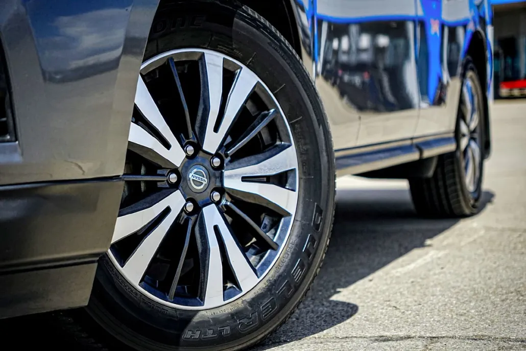 2017 Nissan Pathfinder SV photo 1