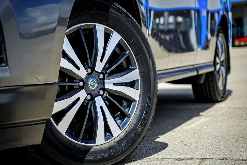 2017 Nissan Pathfinder SV photo 1