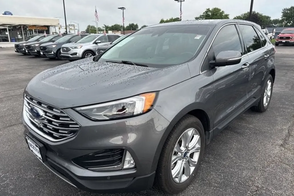 2022 Ford Edge Titanium photo 1
