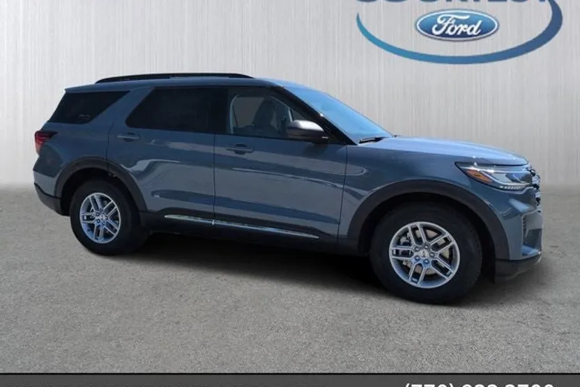 2025 Ford Explorer photo 1