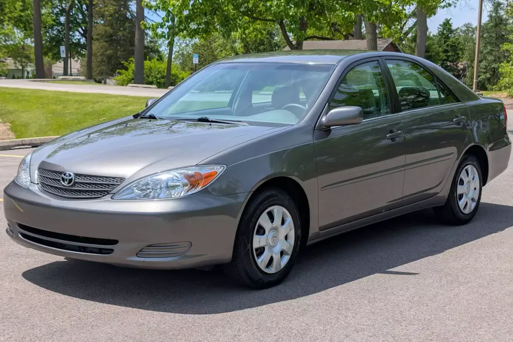 2002 Toyota Camry SE photo 1