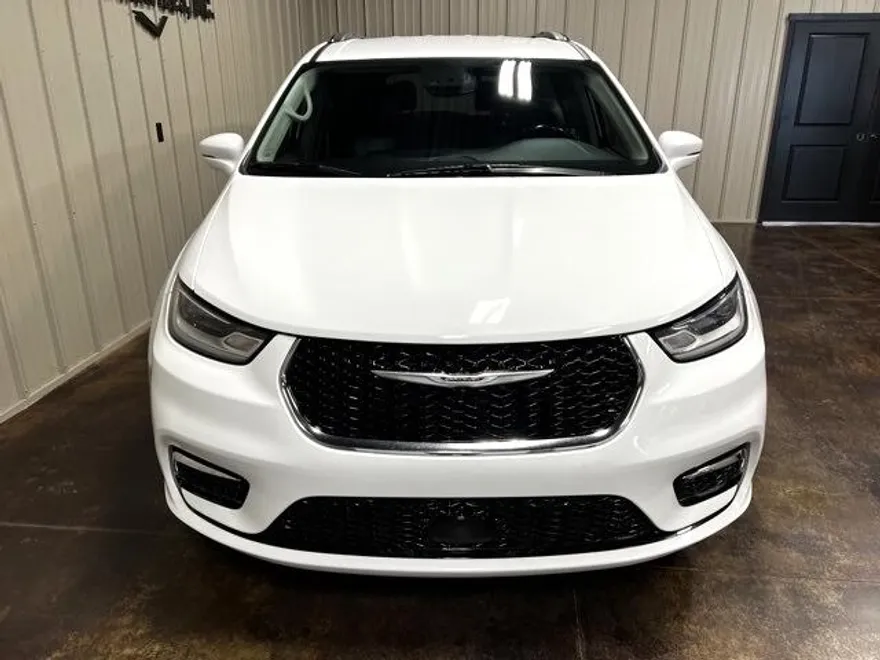 2021 Chrysler Pacifica Touring L photo 1