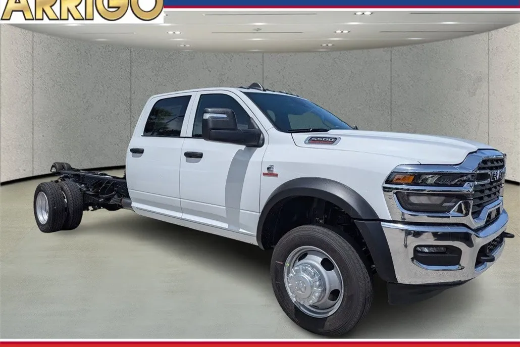 2025 Ram 5500 Tradesman photo 1