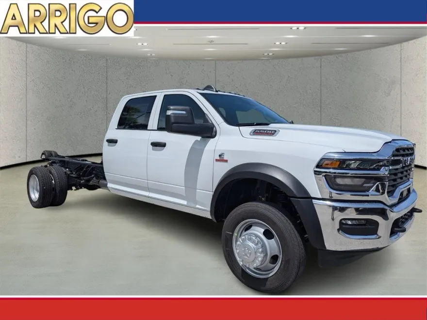 2025 Ram 5500 Tradesman photo 1