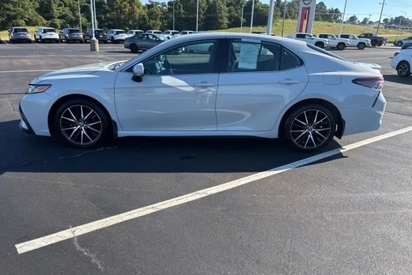 2024 Toyota Camry SE photo 1