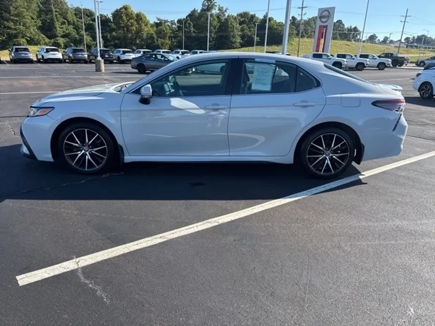 2024 Toyota Camry SE photo 1