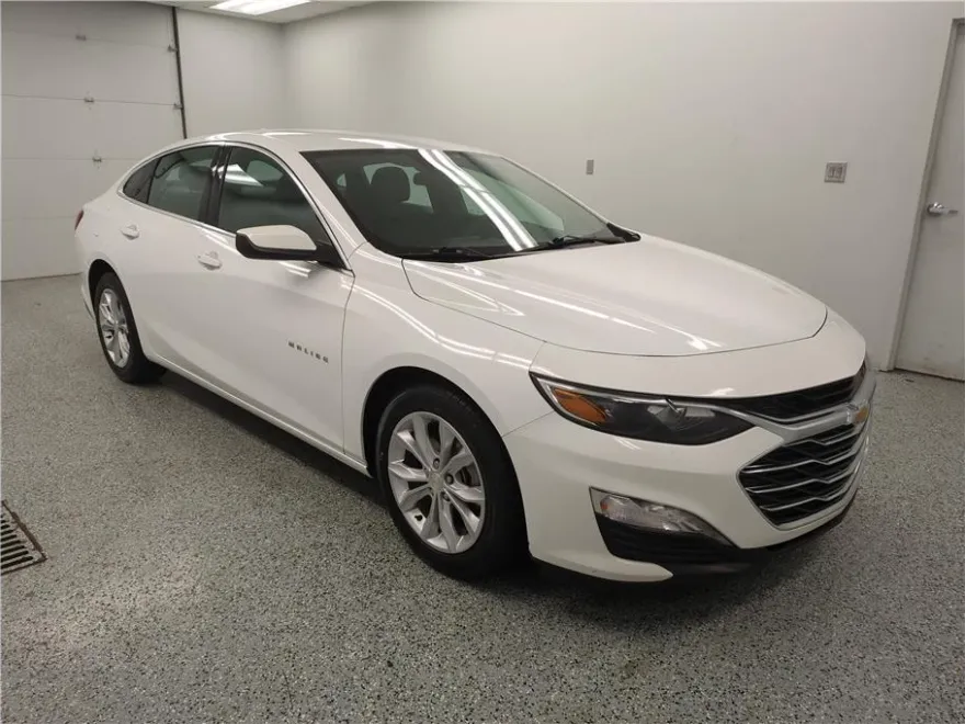 2023 Chevrolet Malibu 1LT photo 1