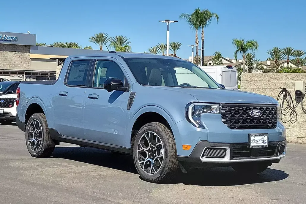 2025 Ford Maverick Lariat photo 1