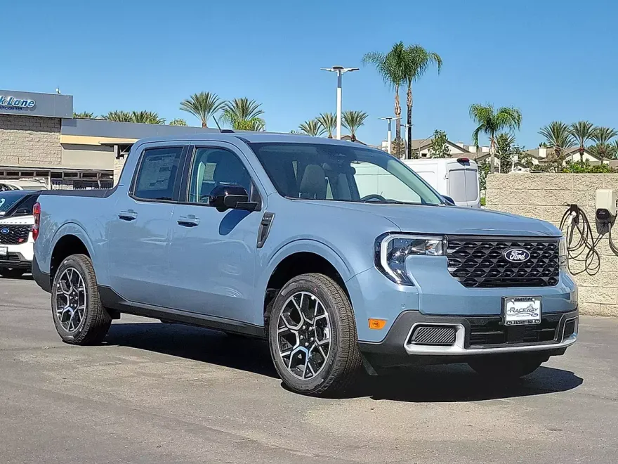 2025 Ford Maverick Lariat photo 1