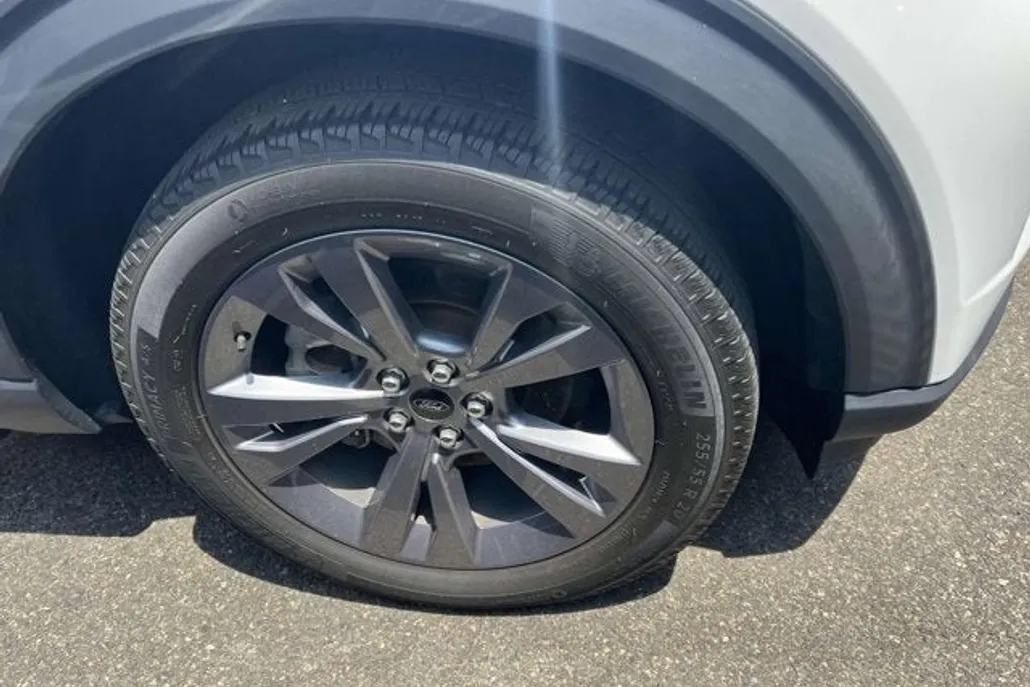 2022 Ford Explorer XLT photo 1
