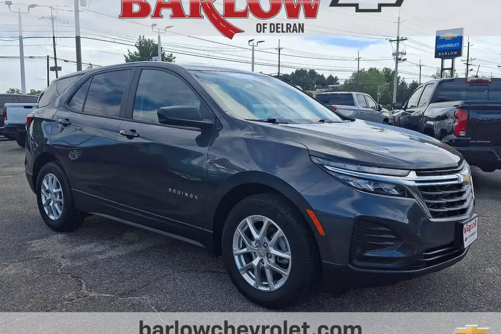 2022 Chevrolet Equinox LS photo 1