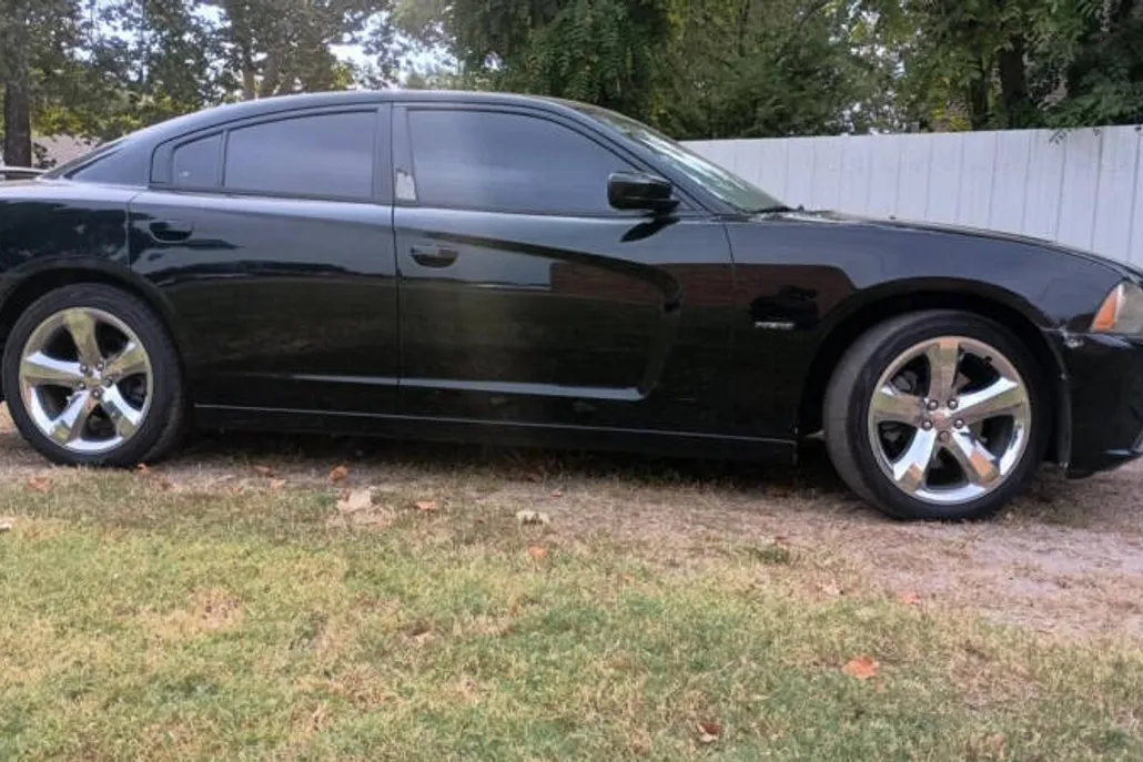 2011 Dodge Charger R/T photo 1
