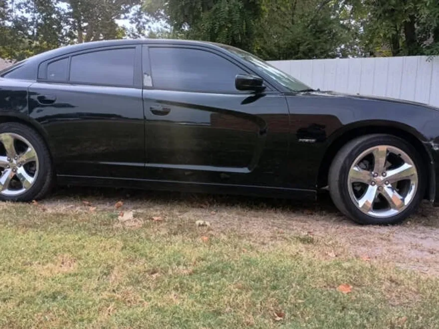 2011 Dodge Charger R/T photo 1
