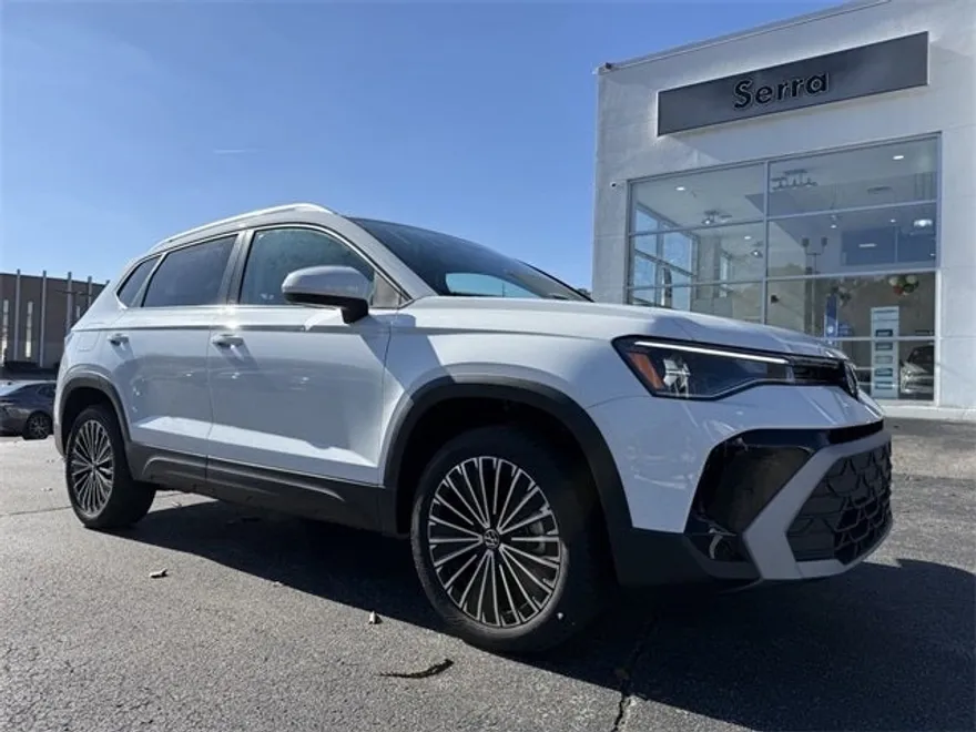 2025 Volkswagen Taos SE photo 1