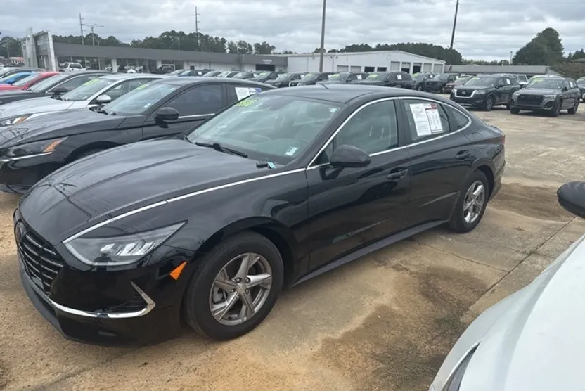 2022 Hyundai Sonata SE photo 1