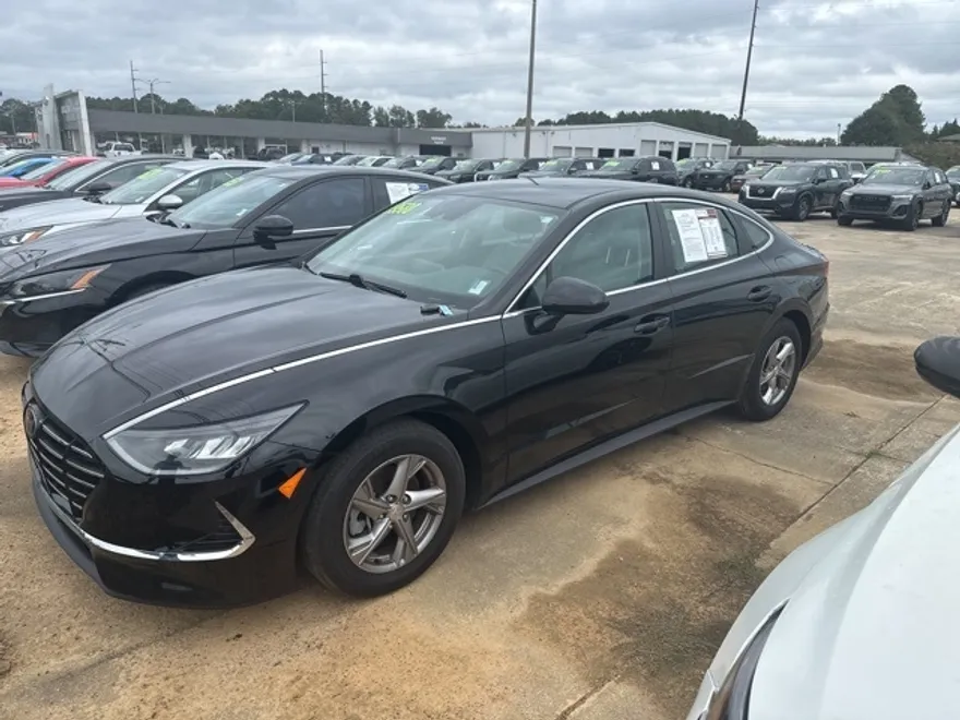 2022 Hyundai Sonata SE photo 1