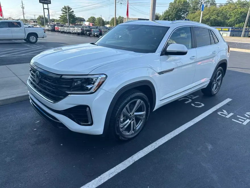 2024 Volkswagen Atlas Cross Sport SEL R-Line photo 1