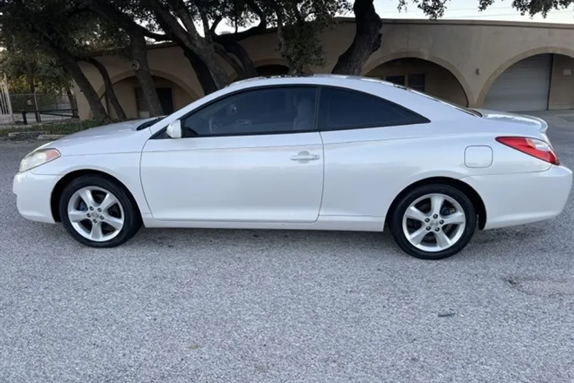 2004 Toyota Camry Solara SE photo 1