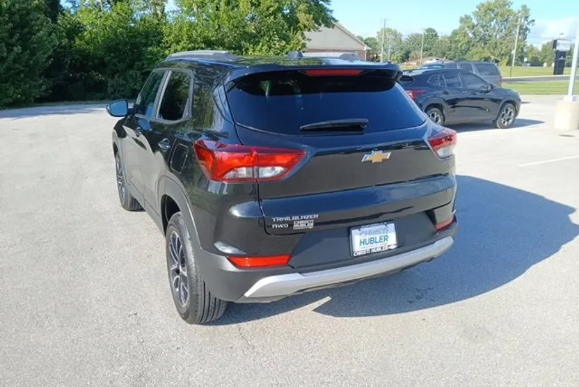 2025 Chevrolet Trailblazer LT photo 1
