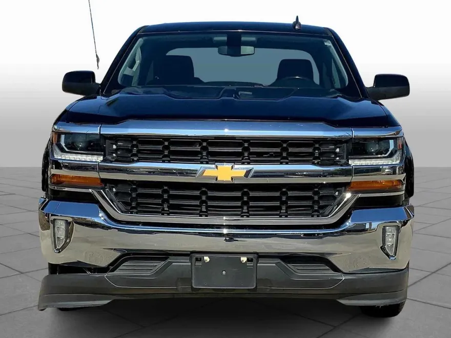 2018 Chevrolet Silverado 1500 LT photo 1
