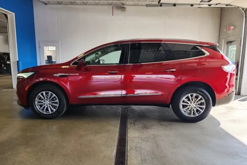 2023 Buick Enclave Essence photo 1