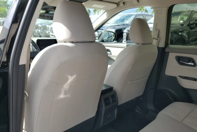 2024 Nissan Rogue SV photo 1