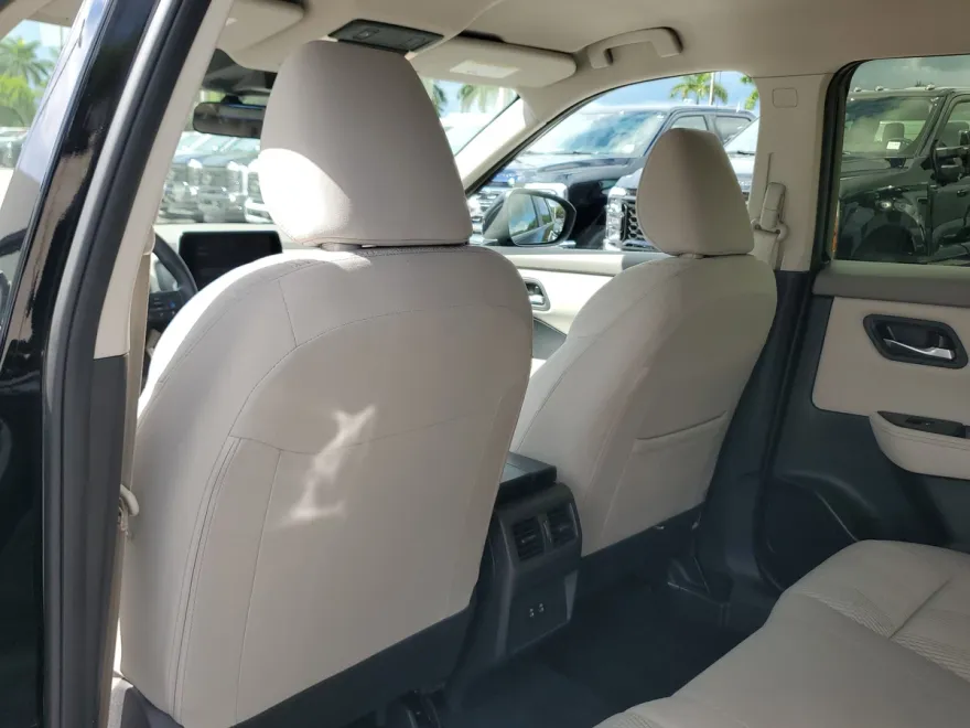 2024 Nissan Rogue SV photo 1
