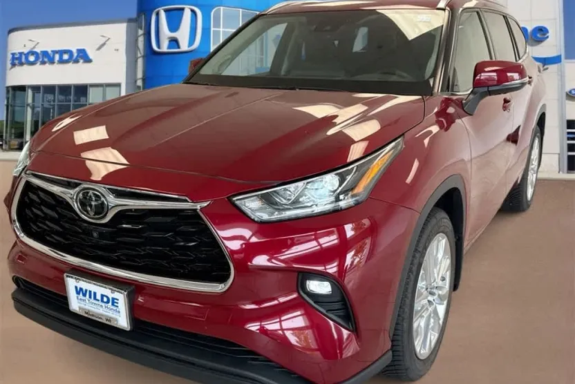 2021 Toyota Highlander Limited photo 1
