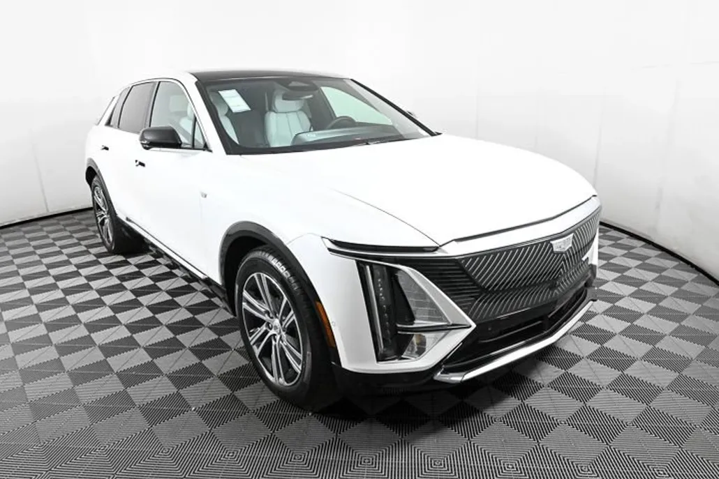 2025 Cadillac Lyriq Luxury photo 1