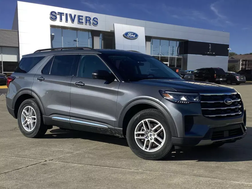 2025 Ford Explorer photo 1