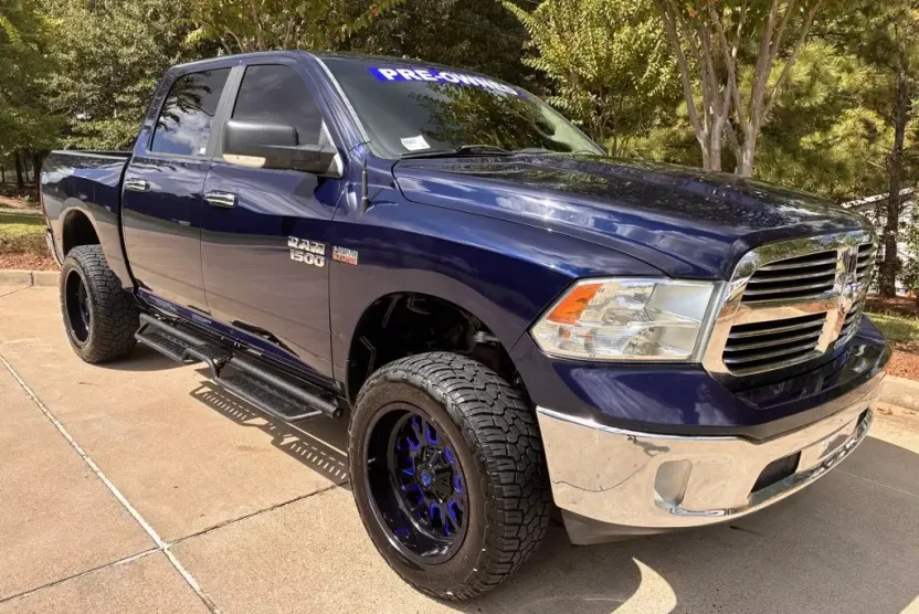 2014 Ram 1500 SLT photo 1