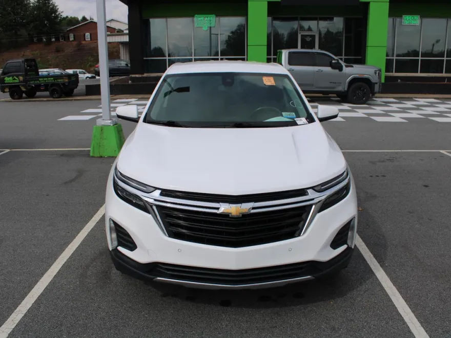 2022 Chevrolet Equinox LT photo 1