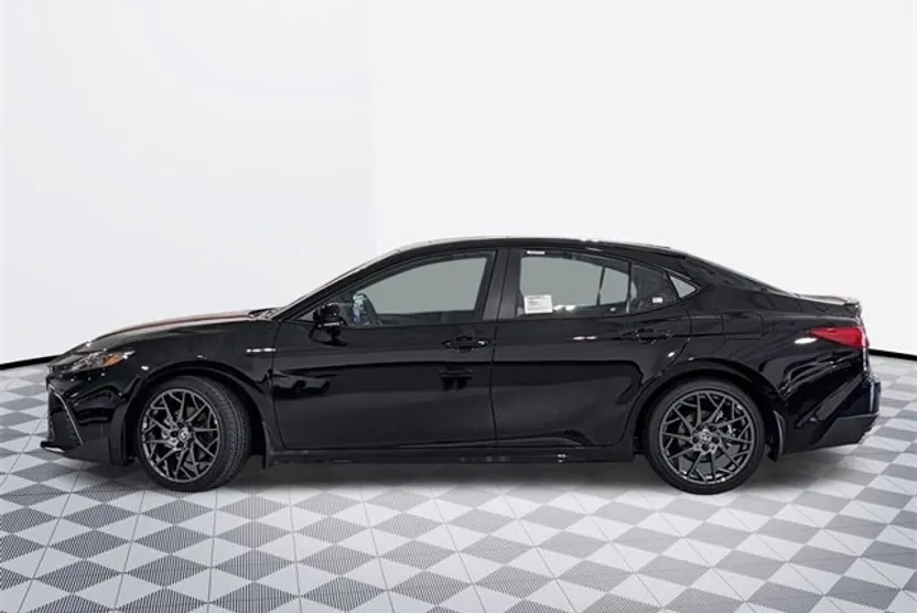 2025 Toyota Camry SE photo 1
