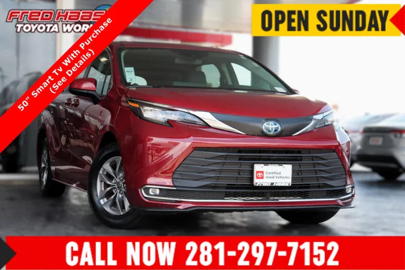 2023 Toyota Sienna XLE photo 1